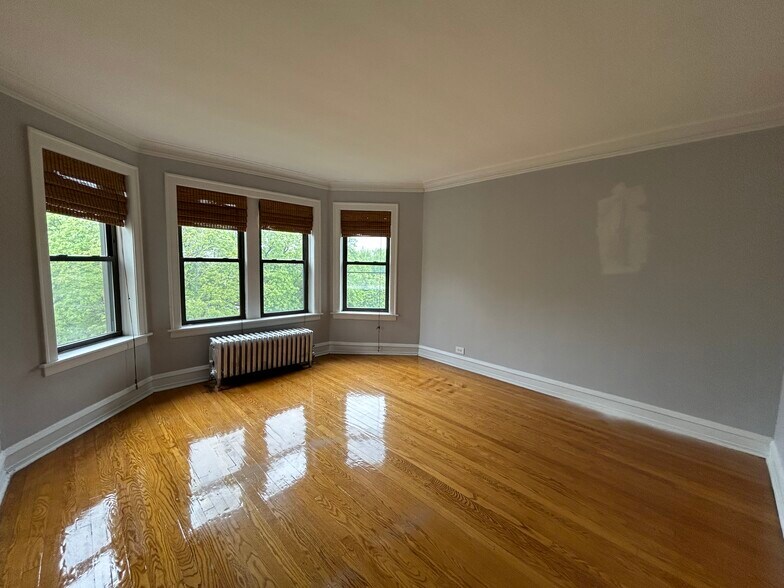 Building Photo - 4628 N Wolcott Ave