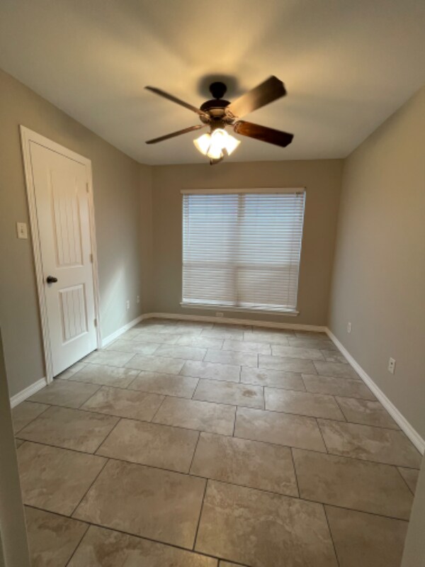 Building Photo - 604 Hilltop Dr