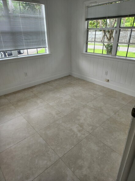 Building Photo - 11455 SW 82nd Ave