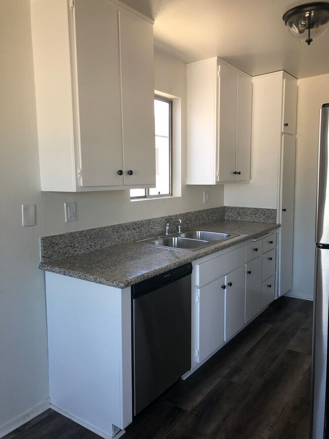Interior Photo - 4338 Mammoth Ave Apts