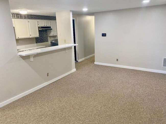 Building Photo - 6 Sequoia Ct