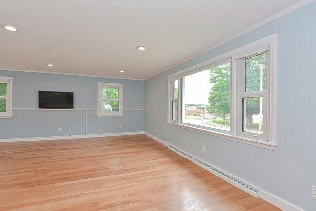 Building Photo - 4 Edgemont Ave