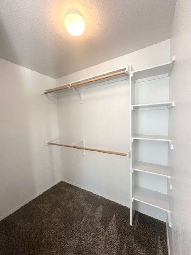 Building Photo - Newly renovated in 2024 2 bedroom 2 bathroom apartment available soon.