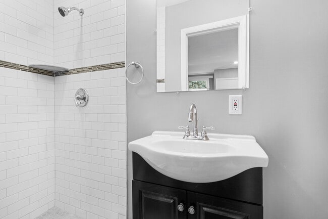 Primary Bathroom - 27 Hillcrest Rd