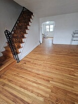 Building Photo - 10 Southridge Rd