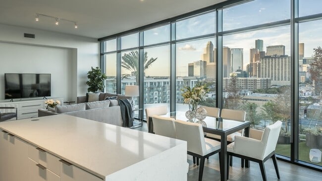 Building Photo - 2850 Fannin St