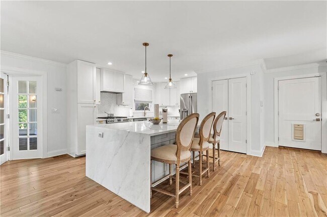 Building Photo - 4820 Powers Ferry Rd NW