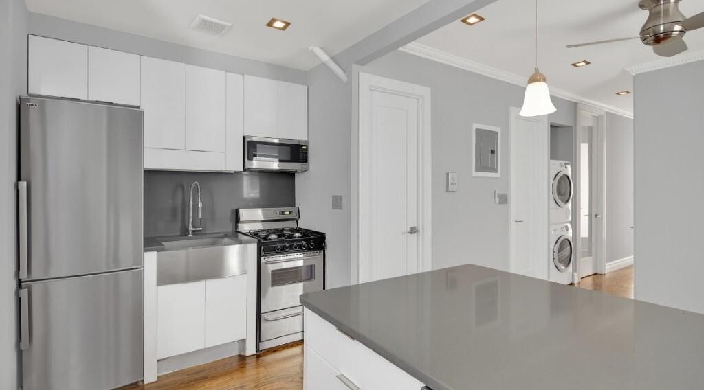 Building Photo - 219 E 23rd St