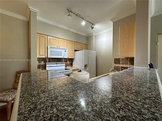 Building Photo - 6841 SW 44th St