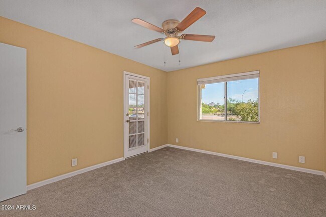 Building Photo - $500 OFF!!!!  at MOVE-IN -GREAT LOCATION -...