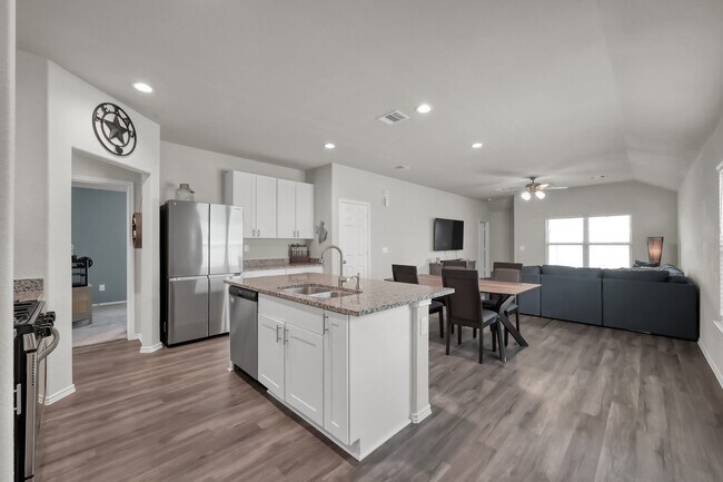 Building Photo - 25248 Pomegranate Pl