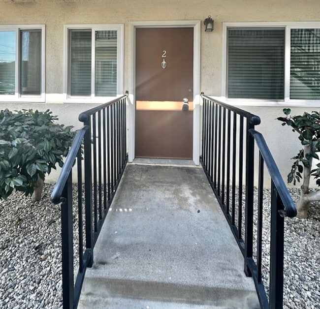 Building Photo - One Bedroom Apartment, Downtown Ventura