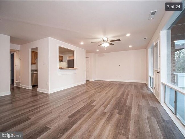 Building Photo - 567 Wilson Bridge Dr