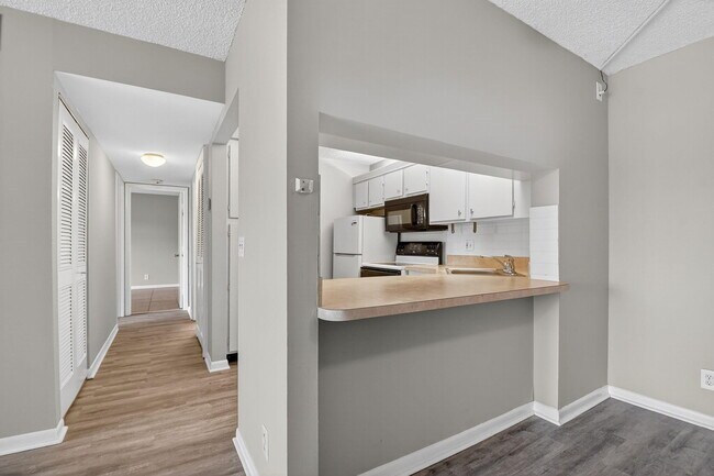 Building Photo - 629 Sea Pine Way
