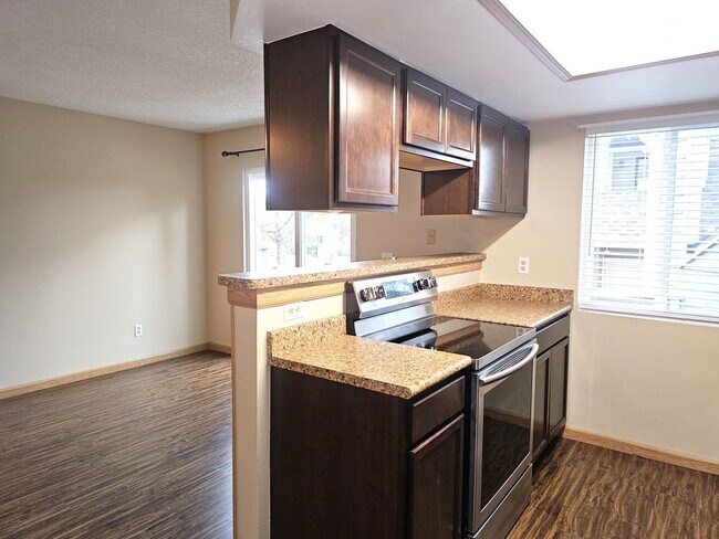 Building Photo - Beautiful 1 Bedroom Condo Near the Mountains