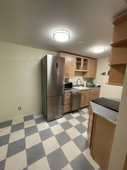 Kitchen breakfast nook - 901 N Forest St