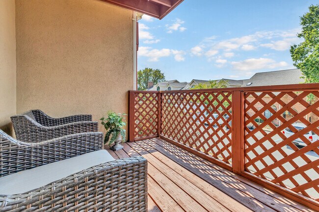 Building Photo - 224 Glenstone Cir