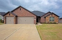 Building Photo - 1906 SW Cypress St