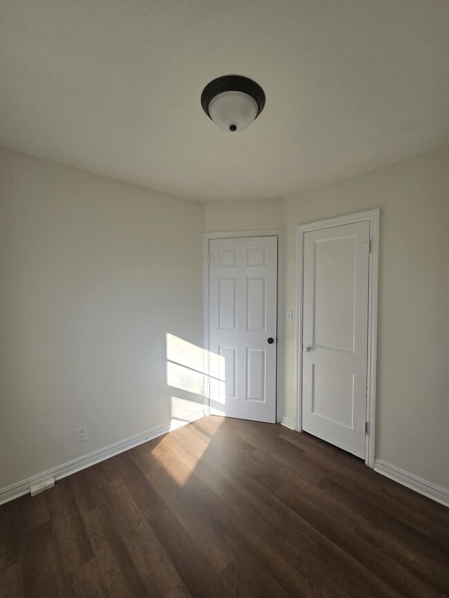 Building Photo - 511 Funston