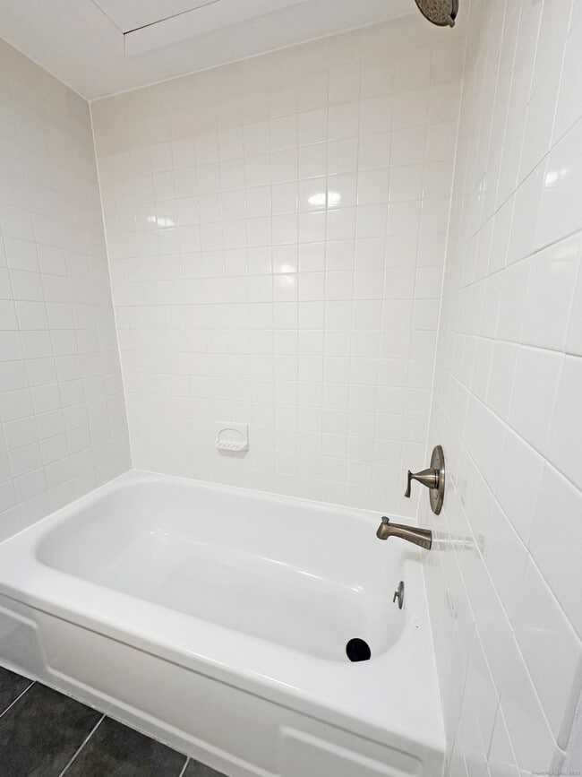 Building Photo - 109 Candlewood Dr