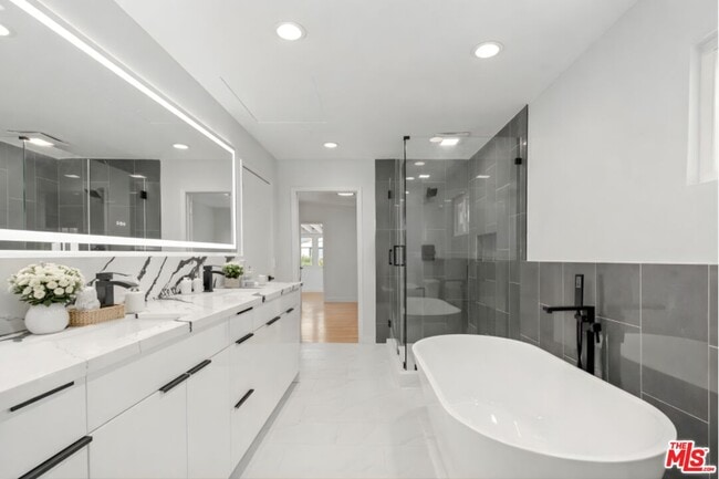 Building Photo - 2522 Armacost Ave