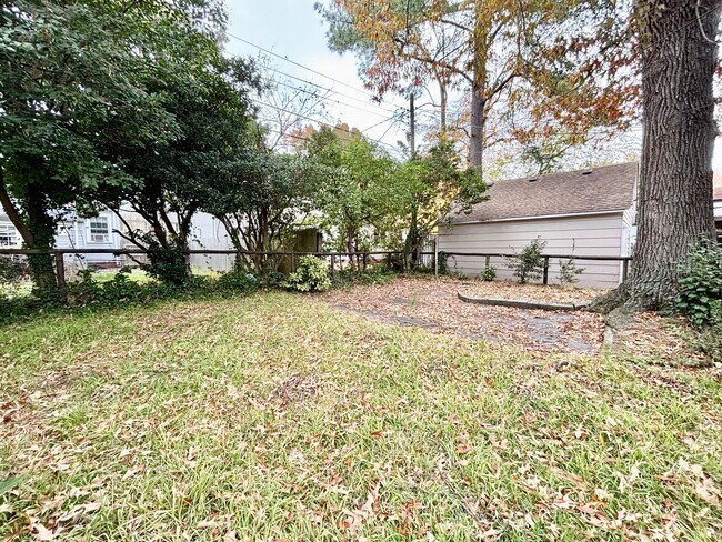Building Photo - Cozy Home in Norfolk!