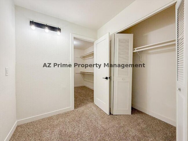 Building Photo - 4440 W Solano Dr N