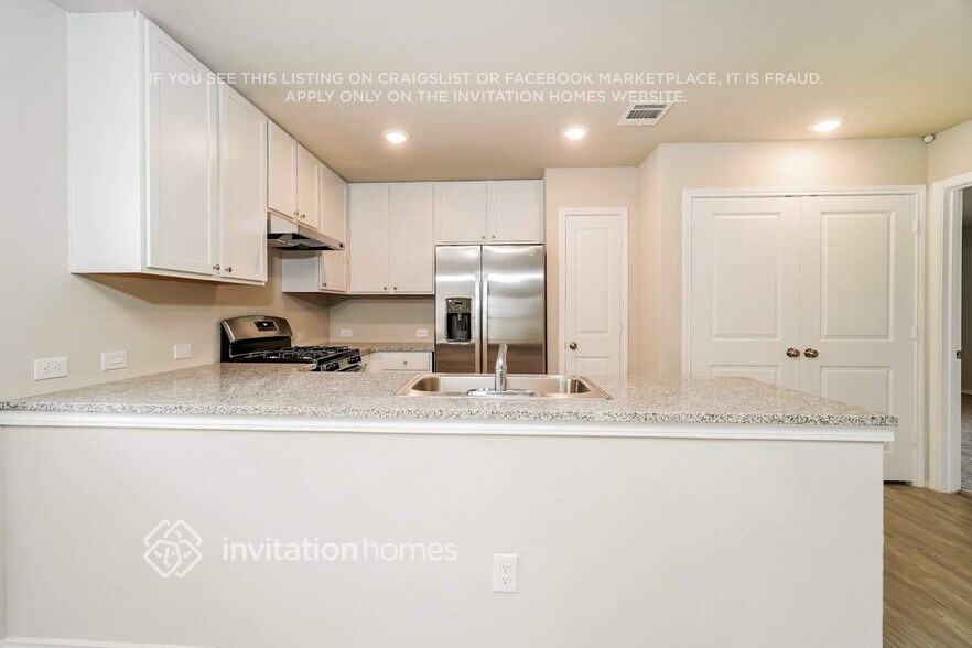 Building Photo - 10543 Varmus Dr