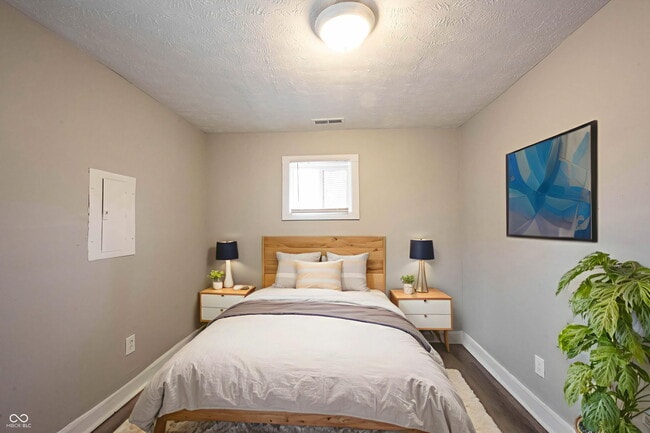 Building Photo - 2930 N Dearborn St