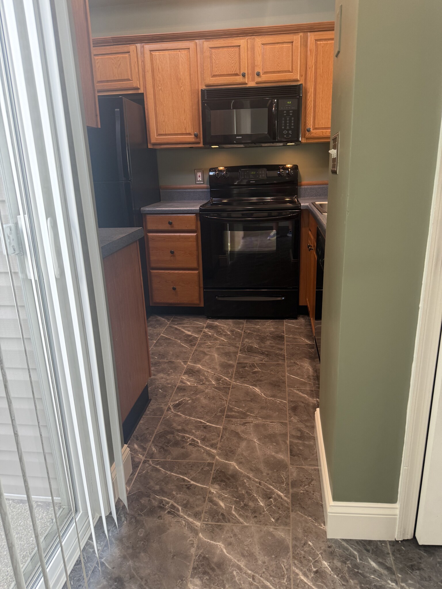 Kitchen - 203 Lyons Cove Dr