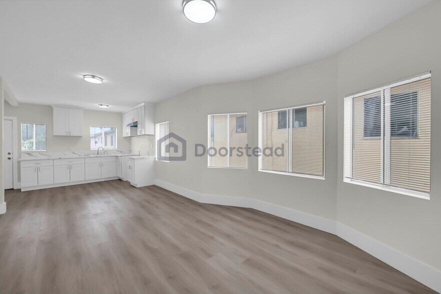 Building Photo - 1762 S New England St