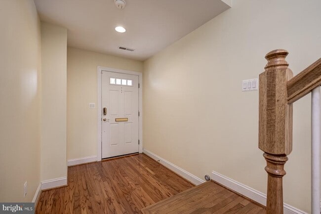 Building Photo - 1236 Harbor Island Walk