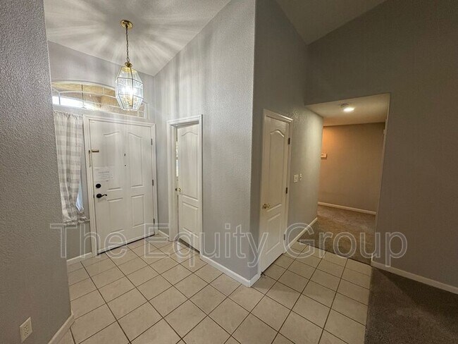 Building Photo - 2424 E Beech Ave