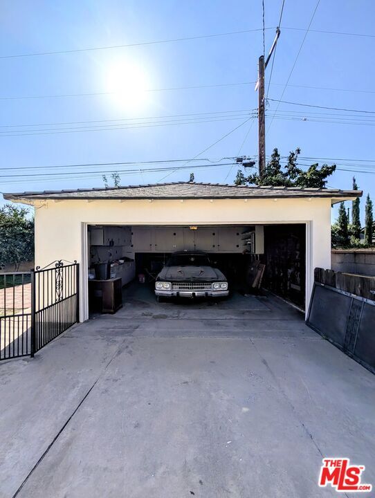 Building Photo - 324 E Benbow St