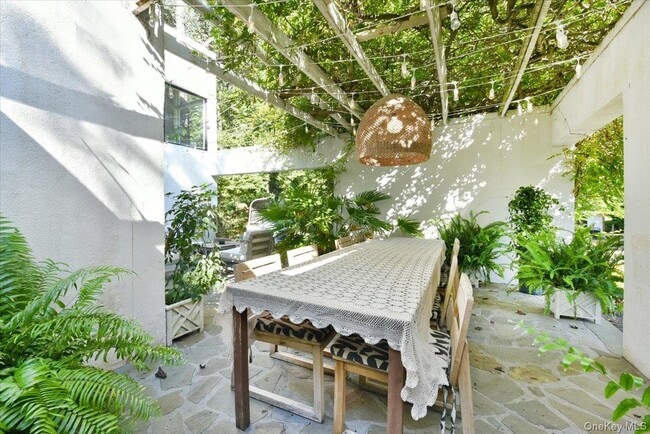 Building Photo - 3 Mill Pond Ln