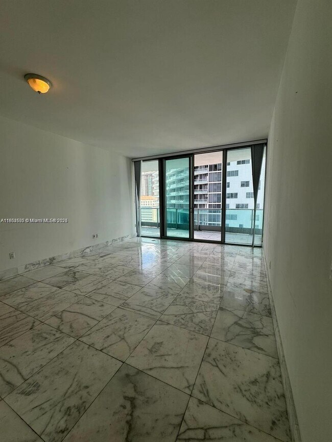 Building Photo - 1331 Brickell Bay Dr