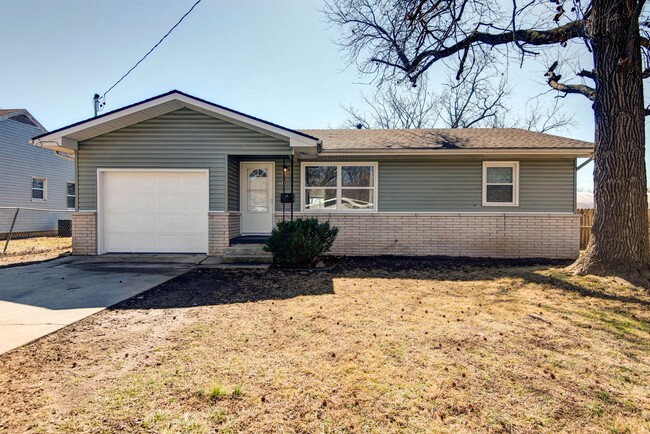 Building Photo - Affordable 2-Bed, 1-Bath Home with Garage ...