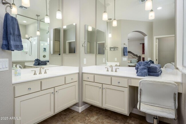 Building Photo - 6608 W Saguaro Park Ln
