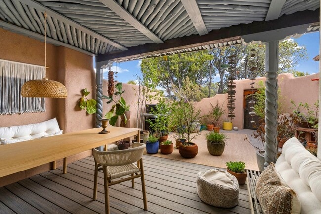 Building Photo - 303 Calle Loma Norte