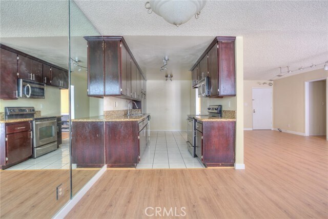 Building Photo - 125 S Sierra Madre Blvd