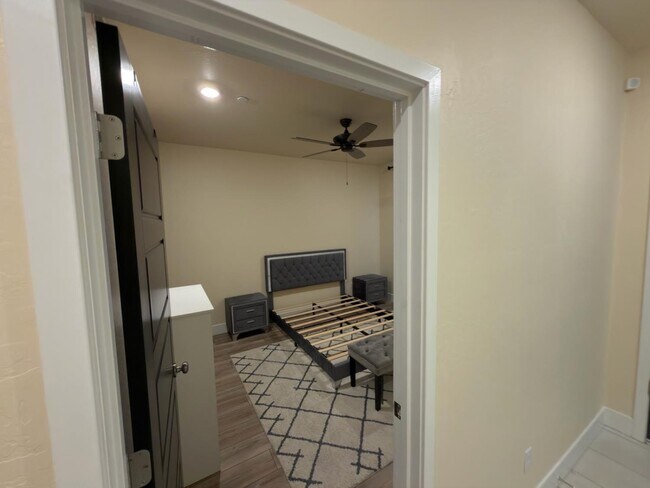 Building Photo - 2897 E Tamarind Dr