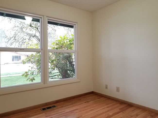 Building Photo - Cedar Hills Home on Large Lot with Fenced Backyard!!!