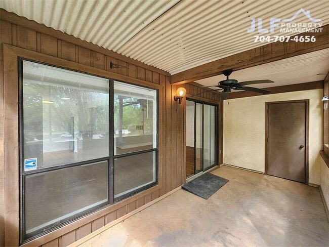 Building Photo - Great 2 bed/2 bath Condo in Convenient Charlotte Area!