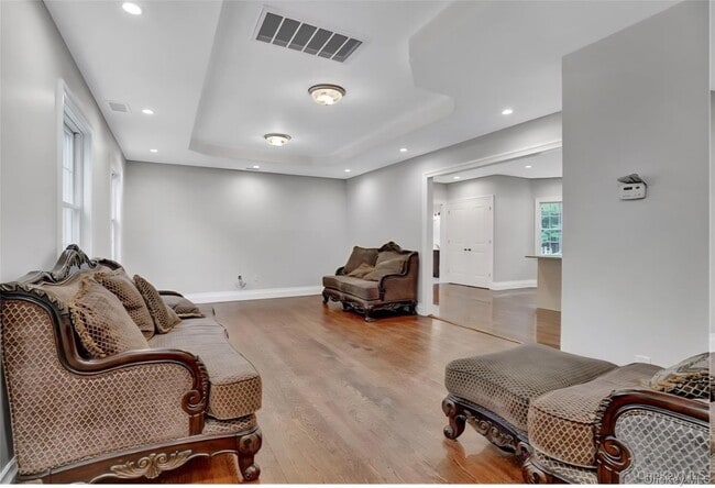 Building Photo - 9 Linda Ln