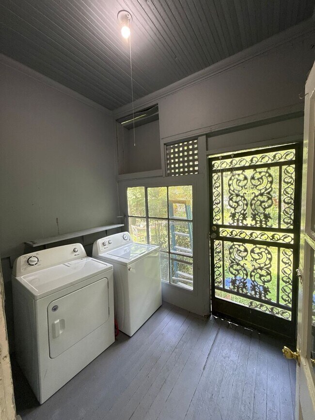 Building Photo - 1053 Fleece Pl