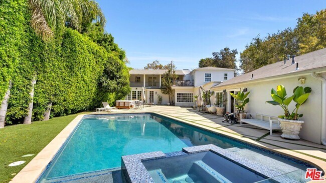 Building Photo - 9887 Carmelita Ave