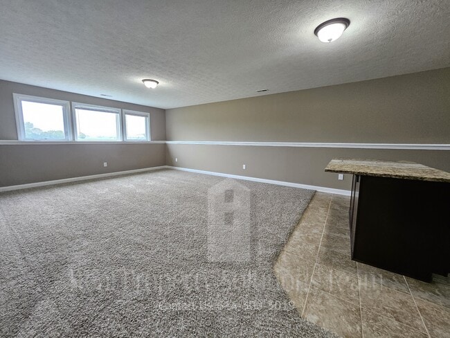 Building Photo - 575 Chariot Way