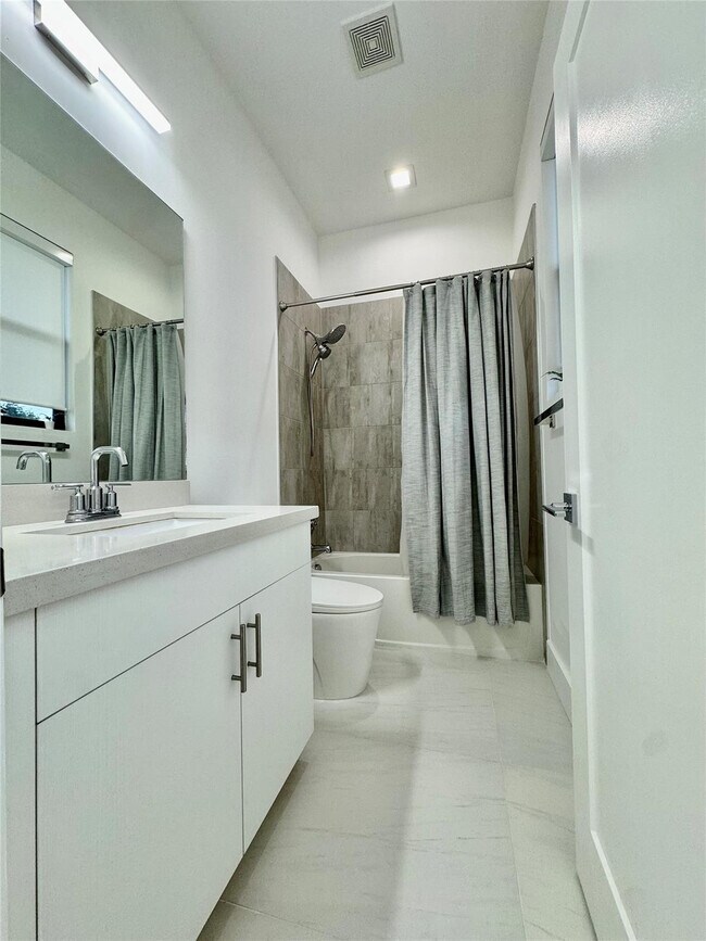 Building Photo - 4915 Whispering Way