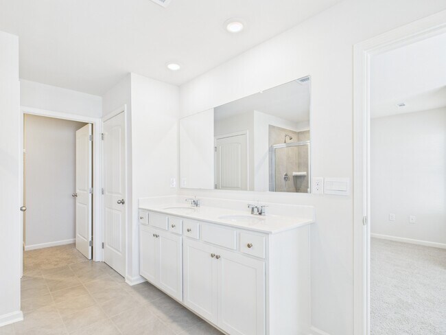 Building Photo - Beautiful New Construction END UNIT Townhome – Now Available for Lease!