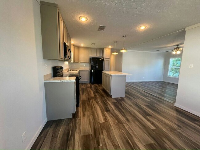 Building Photo - 427 Mongoose Ln